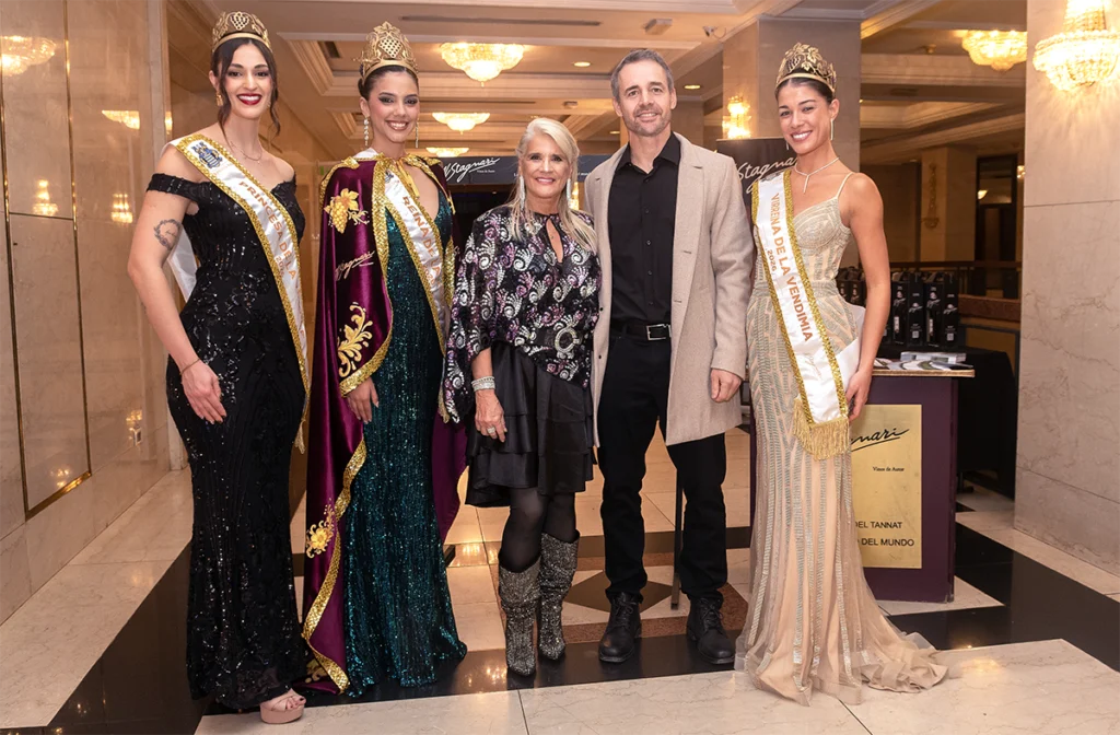 Reinas, modelos y referentes digitales se dieron cita en los Influencers Awards Uruguay 2025/2026