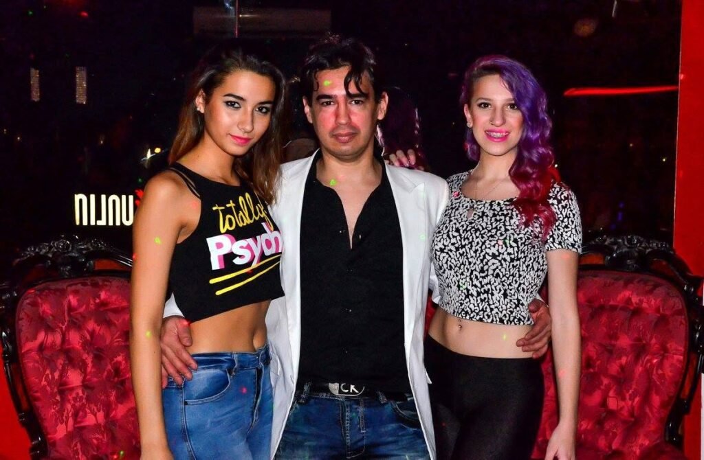 Pablo Pena con modelos de Scouting Glam